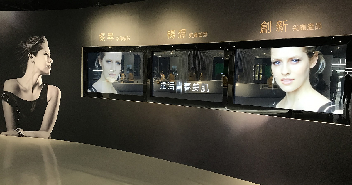 安麗1x3 32&65吋拼接電子看板、影片及圖片輪播