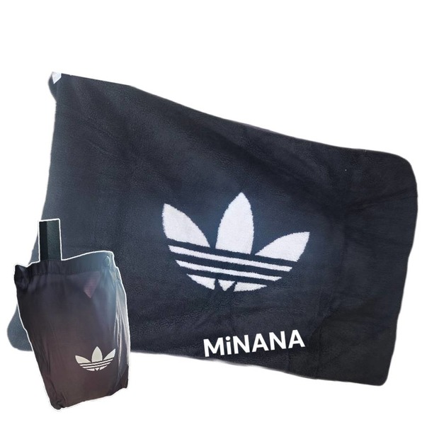 現貨✨Adidas三葉草潮流羊羔絨風格毛毯 附收納袋 可收納 毯子 單人毯 愛迪達  MINANA