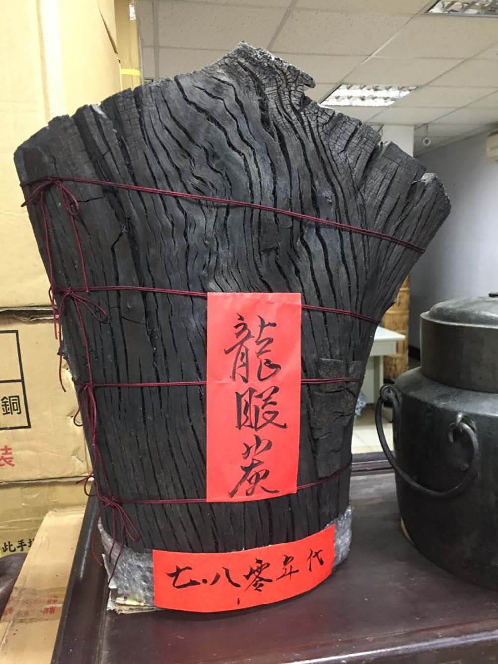 巨大的龍眼炭，龍眼木炭