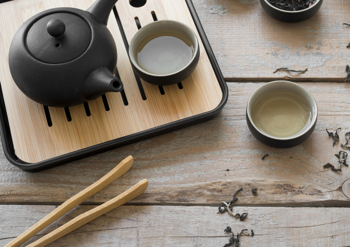 風雅泡茶照片，上有一支茶夾，但除了拍照外，茶夾實無多大作用