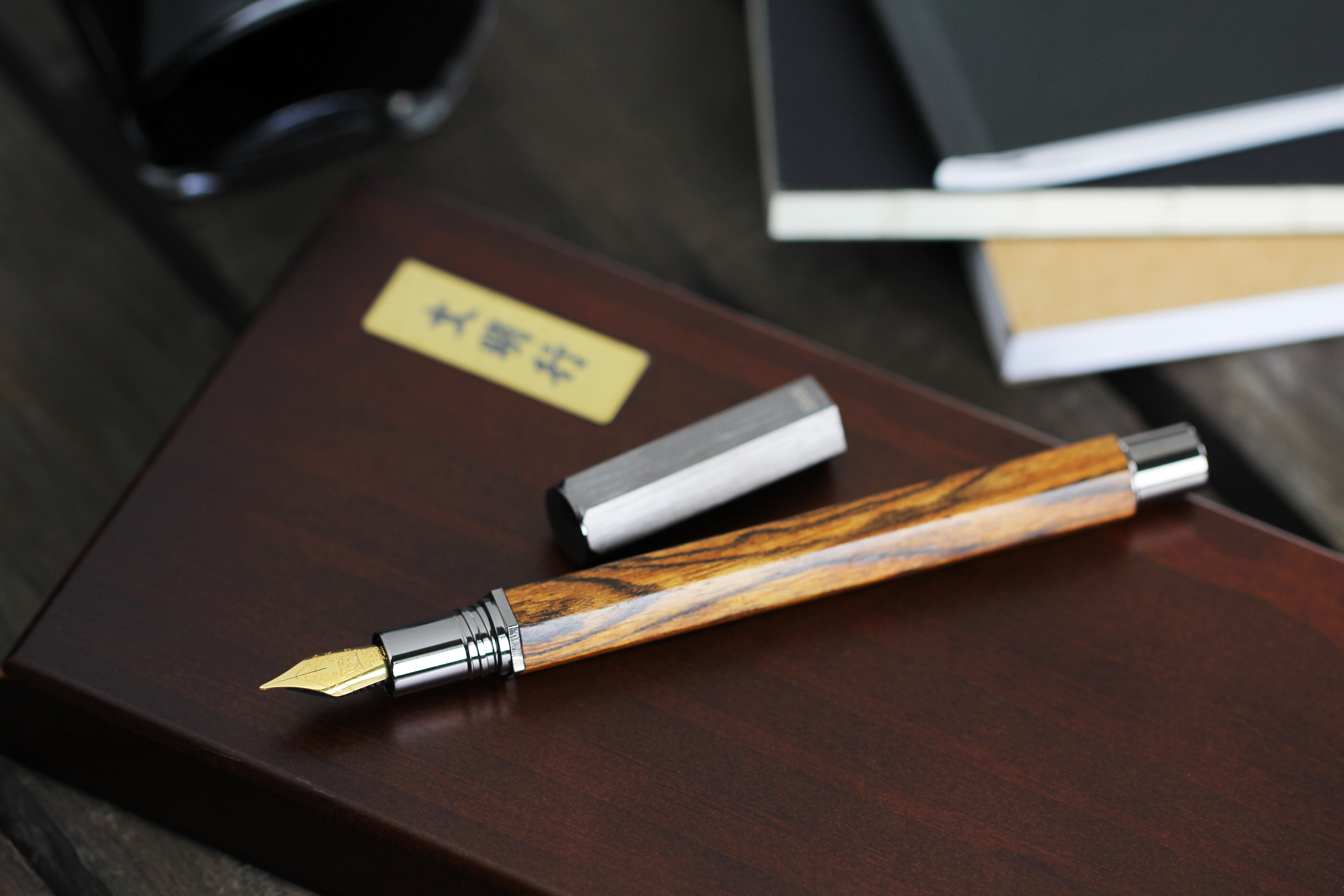 書道具　野崎松寿造　唐木紫檀製　 龍雕　筆掛　筆吊　V　R7943B 書道具 野崎松寿造 唐木紫檀製 龍雕 筆掛 筆吊 V R7943B