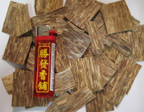 西馬來西亞沉香薄片（煙片），每5克200元，每兩1350元