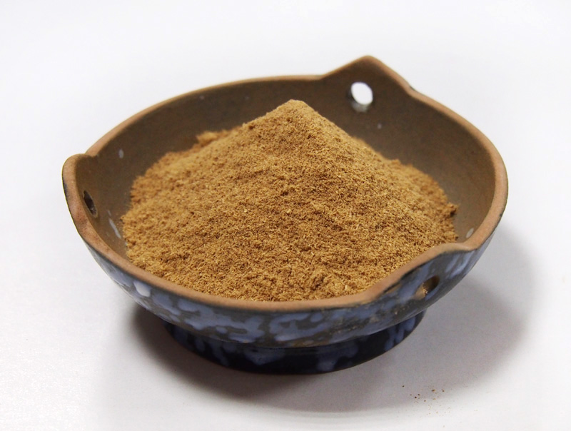 古邦老山頭檀香粉，每兩135元，每斤2000元