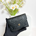 LOUIS VUITTON LV VICTORINE 壓印三折短夾 黑_6