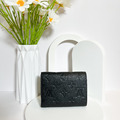 LOUIS VUITTON LV VICTORINE 壓印三折短夾 黑_4