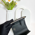 LOUIS VUITTON LV VICTORINE 壓印三折短夾 黑_2