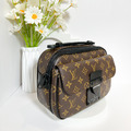 LOUIS VUITTON LV S LOCK 郵差包_4