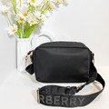 BURBERRY 素黑尼龍斜背包_4