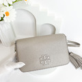 TORY BURCH TB 掀蓋流蘇 Thea 相機包 灰_2
