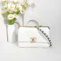 CHANEL 香奈兒 19 口蓋包 奶白色 26cm