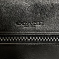 COACH 拉鍊真皮男士斜背包 素黑_4