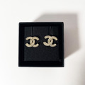CHANEL 經典雙Ｃ水鑽耳環 淡金_2
