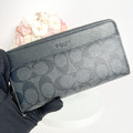 COACH 老花拼接拉鍊長夾_5
