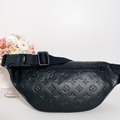 LOUIS VUITTON LV DISCOVERY PM 腰包 黑壓印_5