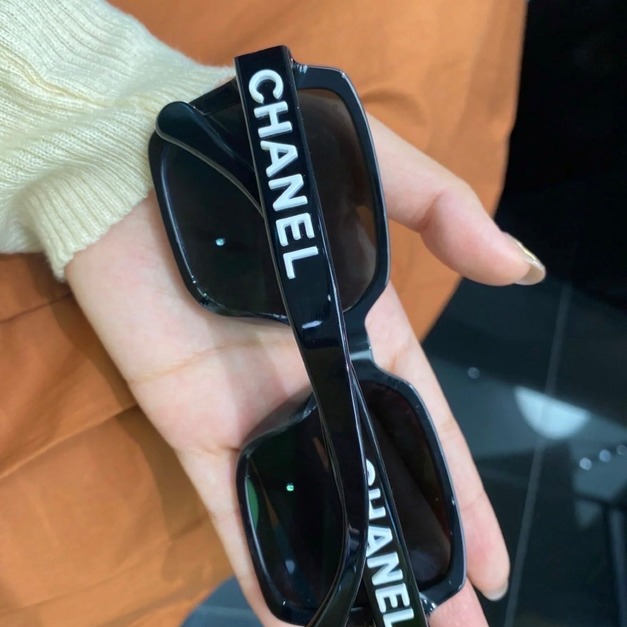 CHANEL 白字方框太陽眼鏡