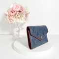 LOUIS VUITTON LV VICTORINE 壓印三折短夾 海軍藍/紅_7