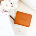 CHLOE 刺繡牛皮短夾 棕_3