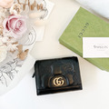 GUCCI GG 凸紋皮革對開短夾 黑