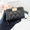 CHANEL BOY ㄇ字拉鍊零錢包 黑金牛