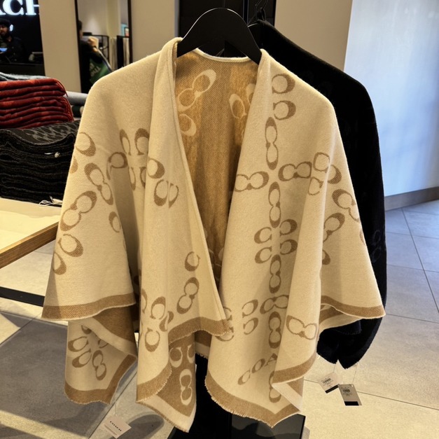 Coach 女生Logo羊毛披肩