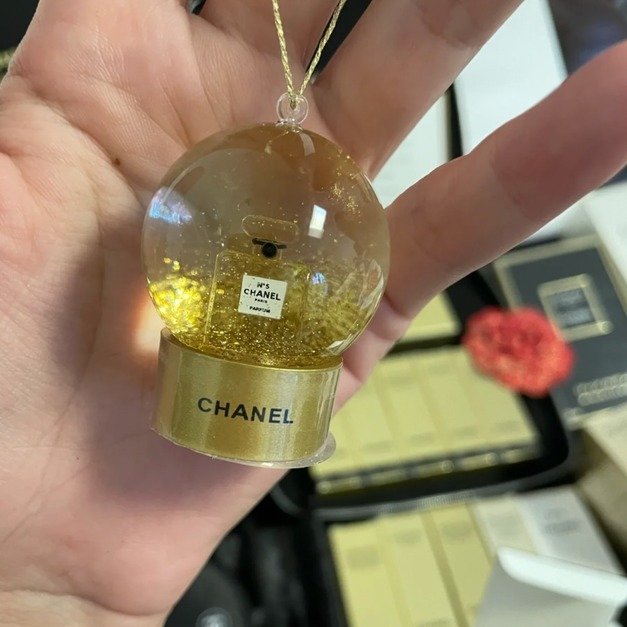 Chanel 迷你水晶球吊飾