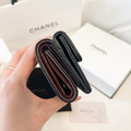 CHANEL MINI 三折短夾 黑牛_3
