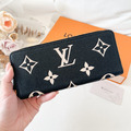 LV 皮革壓印拉鍊長夾