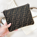 FENDI 老花拉鍊斜背包_1