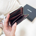 CHANEL 新款L型零錢包 黑金牛_2