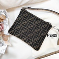 FENDI 老花拉鍊斜背包