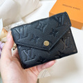LV 黑壓印三折短夾_1