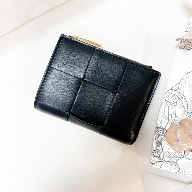 BV 大編織對開短夾