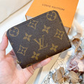 LOUIS VUITTON LV 拉鏈零錢包_1
