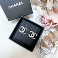 CHANEL 半鑽雙C耳針(大) 耳環 銀
