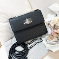 Vivienne Westwood 翻蓋斜背方包