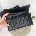 [二手] CHANEL 信封長夾 黑金荔枝牛皮_5