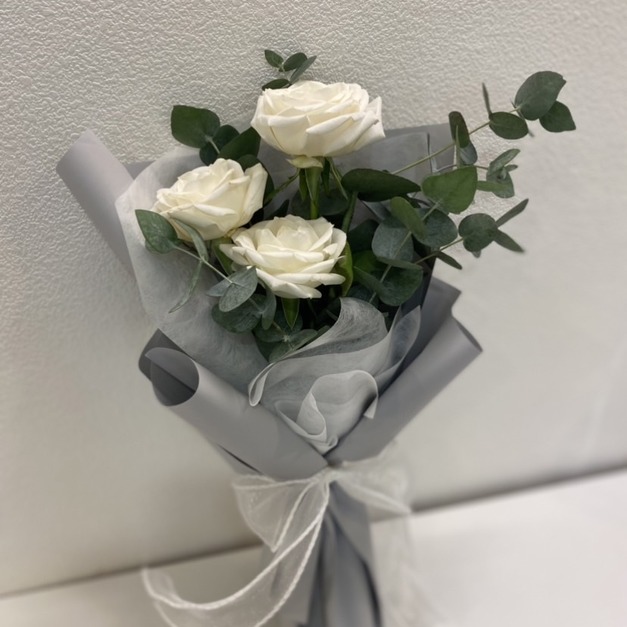 鮮花｜優雅白玫瑰花束