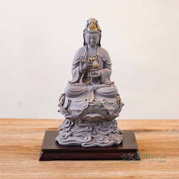 白衣菩薩-6.6寸(石金色)- 靜觀慈悲 安住人心｜入門供奉首選  (底座顏色隨機)