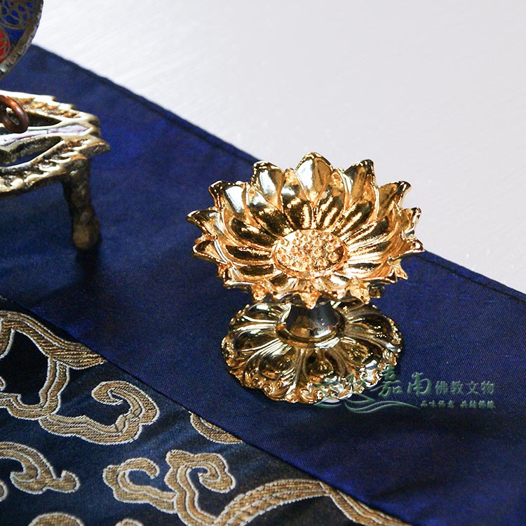 金色蓮花供台燭台-佛具用品百貨首選| 嘉南佛教文物｜佛像、佛堂設計