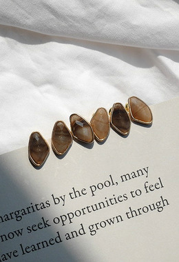 迷你焦糖石紋耳環 Caramel Earrings