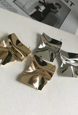 幾何皺摺曲面耳環 Wrinkled Earrings
