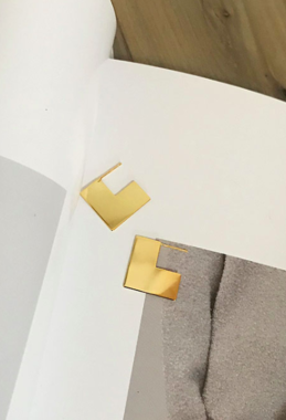 鏡面缺角正方形耳環 Notch Earrings