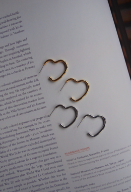金銀半愛心耳環 Heart Shape Earrings