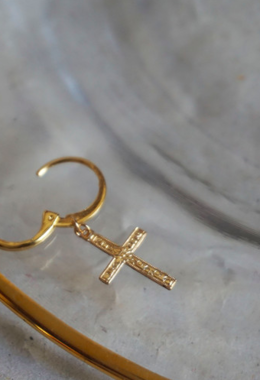 迷你雕花十字架圓圈耳環 Carved Cross Earrings