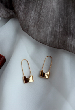 金銀別針設計耳環 Pin Earrings