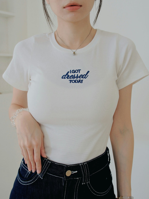 【M現貨】歐美合身刺繡短Ｔ(SML) 20010357