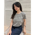 經典日常灰調條紋短tee 20010432_9