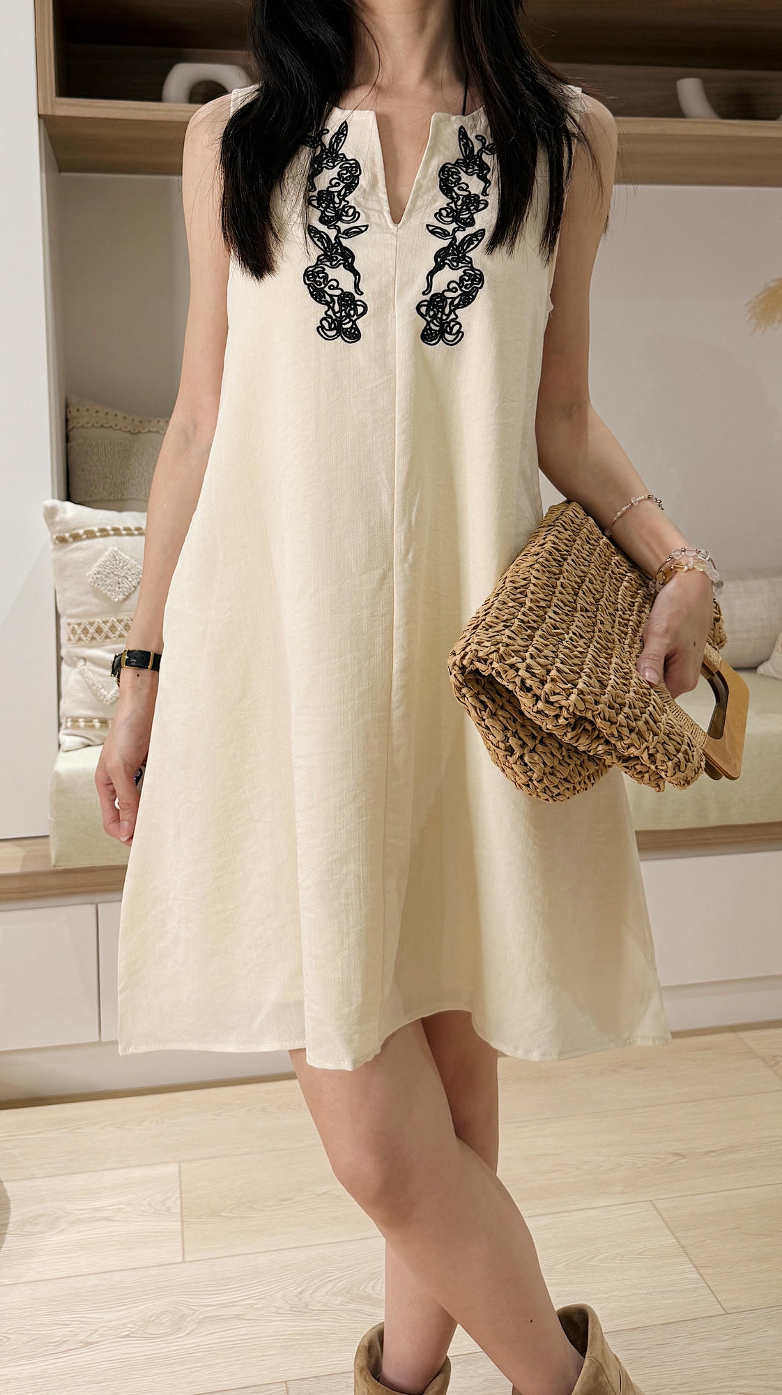 【S現貨】夏日藤蔓刺繡背心洋裝 20030227(SML)_75a0b4f1584992bf06891fa118bc6b45.JPG