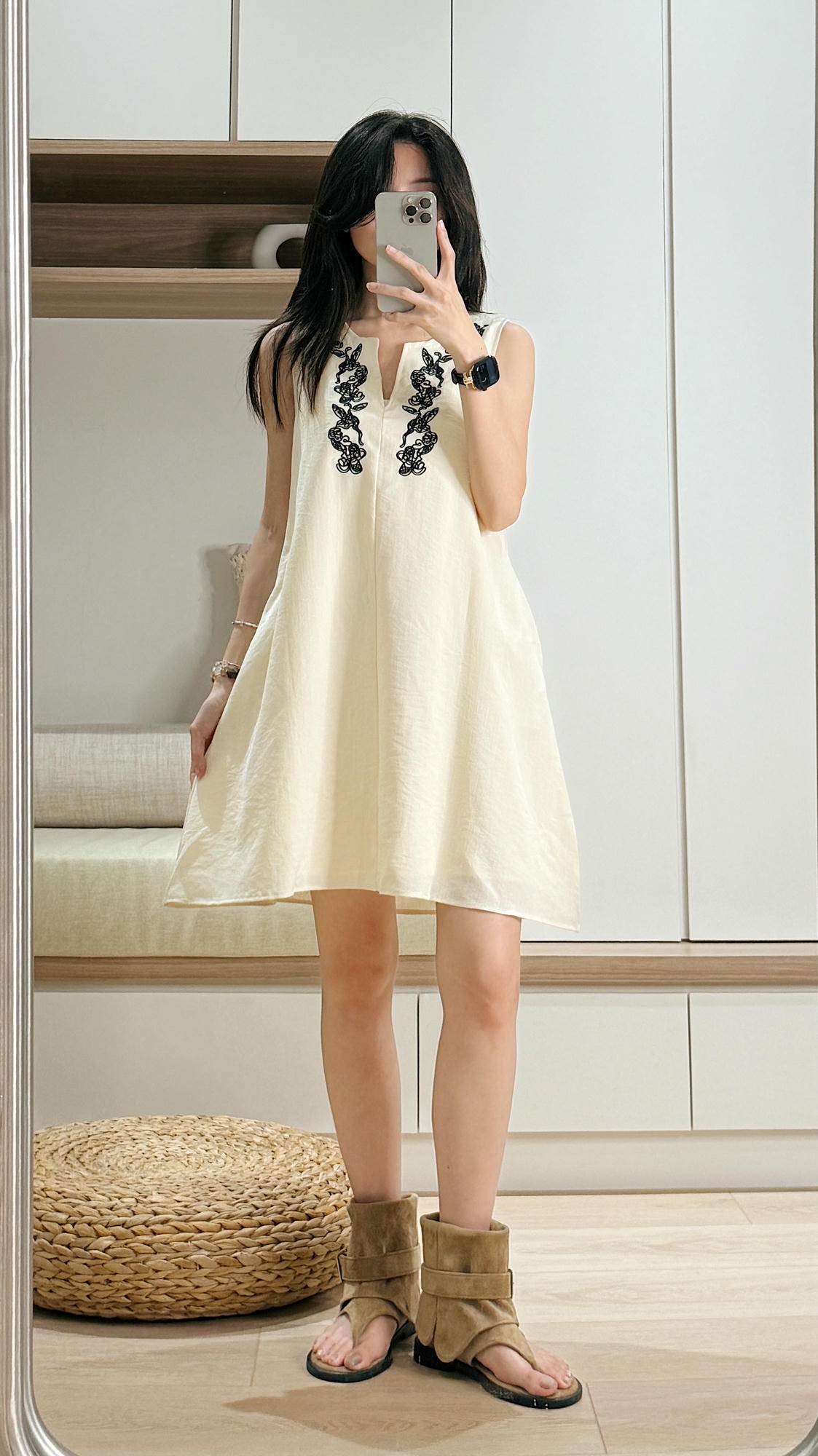 【S現貨】夏日藤蔓刺繡背心洋裝 20030227(SML)_8b21a537010a61235513b26631e8dd07.JPG