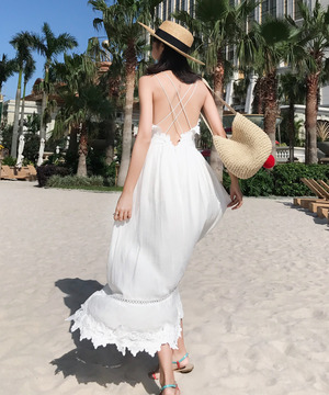 度假休閒純白露背長裙